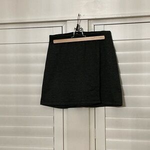 Max Studio Houndtooth Black and Gray Mini Skirt